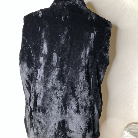 Gorgeous Faux Fur Ladies Vest/ Like New - Picture 4 of 6